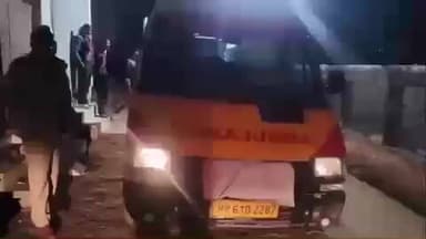 लोहारू: आर्य समाज गली स्थित मकान में संदिग्ध परिस्थितियों में आग, युवक झुलसा, अस्पताल में भर्ती