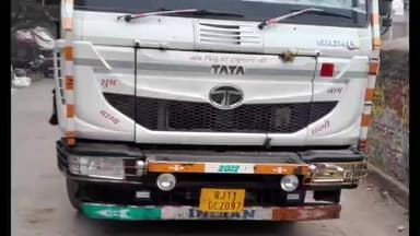 मोठ: गरौठा चौराहे पर गुरसरांय पुलिस ने की सघन वाहन चेकिंग, तीन वाहन किए गए सीज