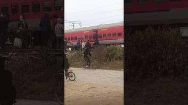 मुसाफिरखाना रेलवे स्टेशन पर सद्भावना ट्रेन में बैठने को लेकर यात्रियों के बीच में हुई लड़ाई #shorts