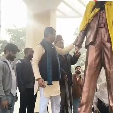 Akhand Bharat News : कलेक्ट्रेट पहुंची शहीद ऊधम सिंह की नौ फिट की प्रतिमा
#udhamsinghnagar #ShivArora #VikasSharma #bjp...