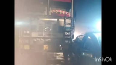 गौरीगंज: इंडोरामा रेलवे क्रासिंग पर कंटेनर ने कार को मारी टक्कर, बड़ा हादसा टला; लंबा जाम लगा