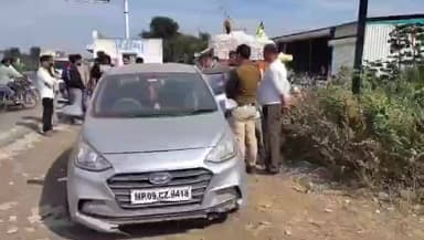 कसरावद: नेशनल हाईवे पर ग्राम मुकुंदपुरा में खड़ी कार में मिला व्यक्ति का शव, क्षेत्र में फैली सनसनी