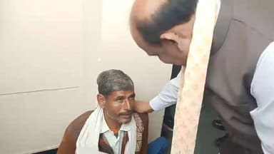 स्पीकर ओम बिरला को एक वरिष्ठ पत्रकार रमेश गांधी ने एक दिव्यांग व्यक्ति जो टाई स ईकिल दिलवाई।ओम जी नेतीस सैकेडवातकी