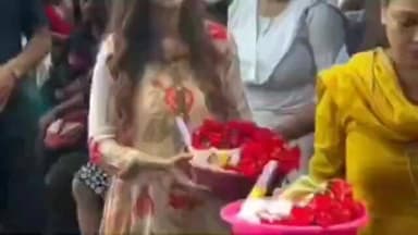 সোনারপুর: কাঁকুড়গাছি মা মনসা মন্দিরে পুজো দেন সোনারপুর দক্ষিণ বিধানসভা কেন্দ্রের বিধায়িকা লাভলী মৈত্র।