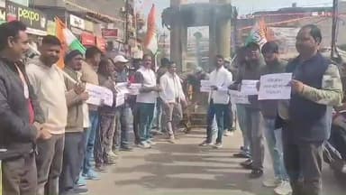 मनरेगा एक्ट में संशोधन के विरोध में गुमला जिला कांग्रेस कमिटी के द्वारा मोदी जी का पुतला दहन किया।