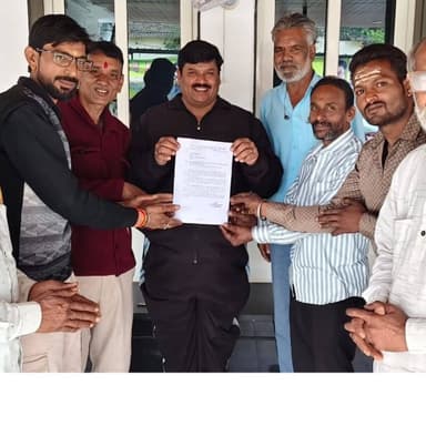 उज्जैन। सांसद
महिदपुर/ नास्तिक भू माफिया चोपड़ा पर कार्रवाई ओर गोशाला निर्माण हेतु सांसद अनिल फिरोजिया को चमत्कारी बाब...