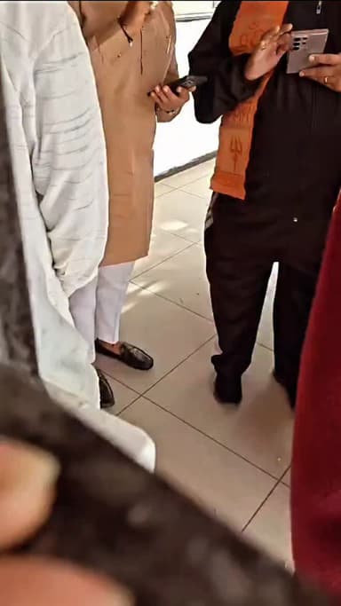 महिदपुर/ नास्तिक भू माफिया चोपड़ा पर कार्रवाई ओर गोशाला निर्माण हेतु चमत्कारी बाबा बाल हनुमान मंदिर समिति ने सोपा ज्ञाप...