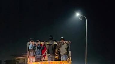 बारां में सड़क सुरक्षा सप्ताह में भी लापरवाही चरम पर सड़क सुरक्षा सप्ताह के बीच यातायात नियमों की खुलेआम उड़ी धज्जियां