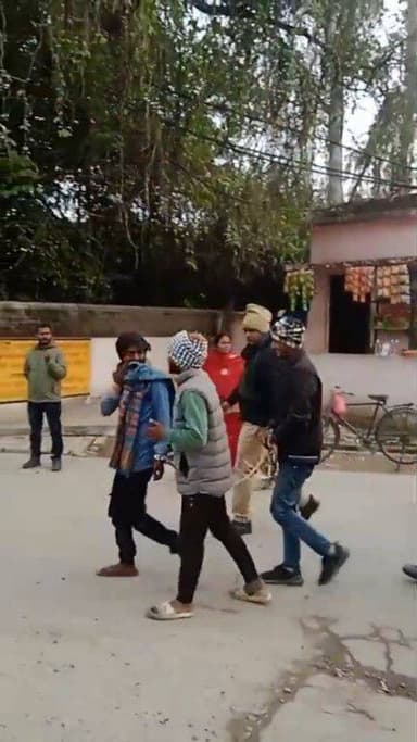 घर के बाहर खड़ी ट्राली को चोरी करने वाले 3 चोर पकड़े गए Video
#MAU #maunews #maupolice