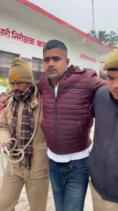 बलिया के दोहरे हत्याकांड का मुख्य आरोपी रोबिन सिंह लंगड़ाया Video