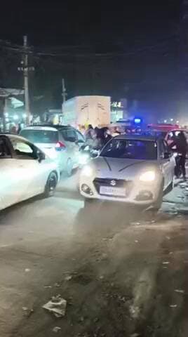 ताजपुर: ताजपुर थाना क्षेत्र के अस्पताल चौक पर अचानक जाम लगने से समस्या, पुलिस ने जाम खुलवाया