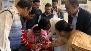 जिला चिकित्सालय में नगर पालिका अध्यक्ष श्री चंद्रप्रकाश चंद्रवंशी ने बच्चों को पोलियो वैक्सीन पिलाकर पल्स पोलियो अभियान ...