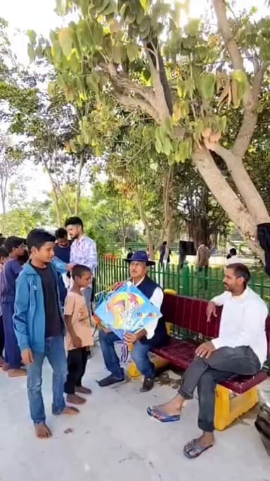 सालेरा ( मावली )समिधा निराश्रित बालगृह मैं आज उत्तरायण और रविवार का अवकाश का दिन होने के अवसर पर भव्य स्तर पर पतंग महोत्...