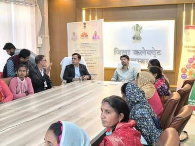 राज्य स्तरीय लखपति दीदी संवाद कार्यक्रम का जिला स्तर पर सजीव प्रसारण
सलूंबर | 21 दिसंबर
राज्य सरकार के दो वर्ष पूर्ण होन...