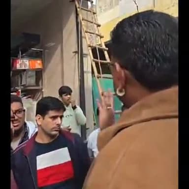 ਡੇਰਾਬਸੀ: ਜ਼ੀਰਕਪੁਰ ਵਿਖੇ ਐਂਡ ਕ੍ਰੋਚਮੈਂਟ ਟੀਮ ਨੇ ਦੁਕਾਨਦਾਰ ਨੂੰ ਪਾਰਕਿੰਗ ਲੋਟ ਵਿੱਚ ਸ਼ਟਰ ਲਗਾਉਣ ਤੋਂ ਰੋਕਿਆ