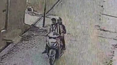 सूरतगढ़: शहर में चोरों ने दी खुली चुनौती, पुलिस छापेमारी के अगले दिन दिनदहाड़े स्कूटी हुई चोरी, सीसीटीवी में दिखे संदिग्ध