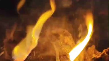 बारा: यमुनानगर क्षेत्र में सर्दी का असर बढ़ा, लोग खुद को गर्म रखने के लिए सुलगती आग के चारों ओर बैठकर राहत महसूस कर रहे हैं