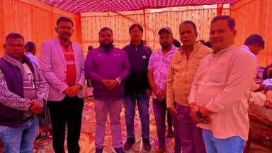 चक्रधरपुर: चक्रधरपुर के देवगांव में रक्तदान शिविर आयोजित, झामुमो प्रखंड अध्यक्ष ने किया उद्घाटन