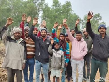 देवीपुर: सड़क की मांग को लेकर ग्रामीणों का प्रदर्शन