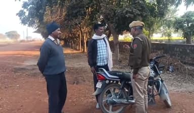 बालघाट थाना पुलिस ने सुरक्षित यातायात अभियान के तहत वाहन चालकों को परिवहन नियमों की जानकारी दी