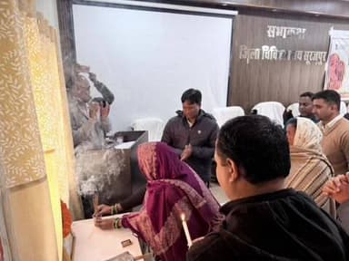 सूरजपुर: कलेक्टर ने सूरजपुर में बच्चों को पिलाई पोलियो की दवा, राष्ट्रीय पल्स पोलियो अभियान का शुभारंभ