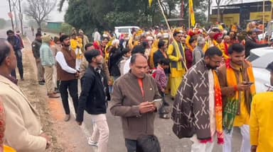 चरखारी: खरेला कस्बे के संकट मोचन धाम में भव्य कलश यात्रा के साथ प्रारंभ हुआ हनुमन्त महायज्ञ