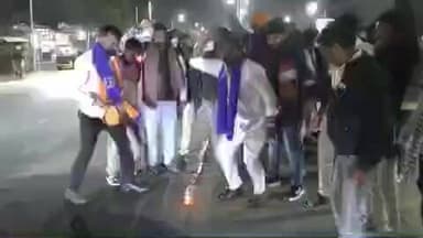 नांदेड: वंचित बहुजन आघाडीच्या वतीने सांगवी येथे फटाके फोडून व मिठाईवातून जल्लोष