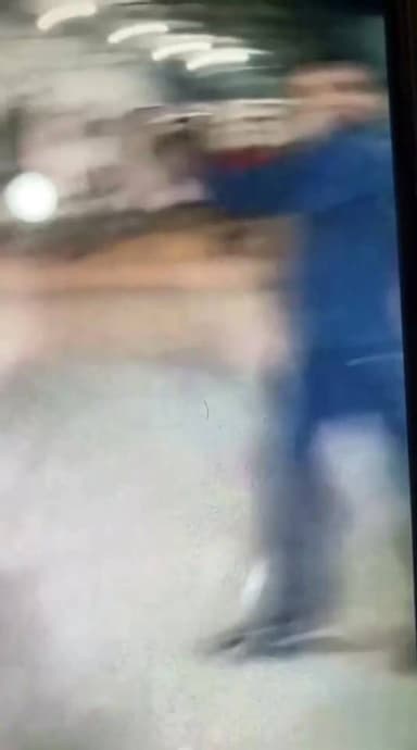 #ब्रेकिंग/#चंदौली- असलहा प्रदर्शन के साथ हर्ष फायरिंग का वीडियो वायरल...
- घर के आंगन में असलहों का प्रदर्शन कर हर्ष फाय...