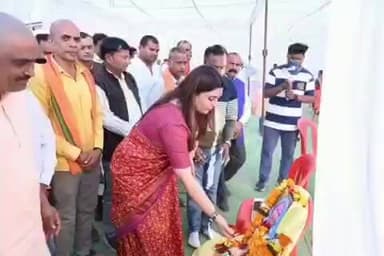 पंडरिया: कंझेटा में जिला पंचायत उपाध्यक्ष कैलाश चंद्रवंशी की दादी के दशगात्र कार्यक्रम में शामिल हुईं विधायक भावना बोहरा