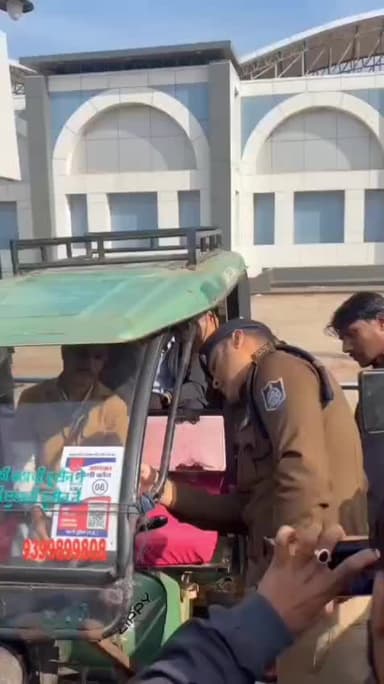 *“आपका सारथी कौन” अभियान से ऑटो यात्रा होगी सुरक्षित*
*QR कोड से यात्री दे सकेंगे चालक का फीडबैक*