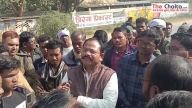 एसडीएम सीतापुर ने अपने ही अधिकारी को लगाया फटकार:-देंखें विडियो