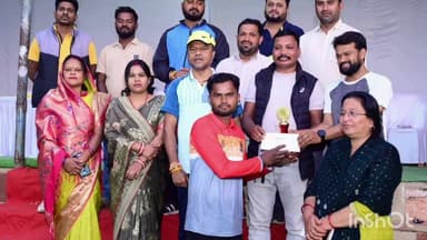 लोहंडीगुडा: उसरीबेड़ा में खेला गया स्वर्गीय मंटी ढेक स्मृति क्रिकेट प्रतियोगिता का फाइनल मुकाबला, पीसीसी चीफ दीपक बैज रहे शामिल