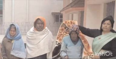 चांदवा: चंदवा पश्चिमी पंचायत समिति सदस्य नीलम देवी ने जरूरतमंदों के बीच कंबल का वितरण किया