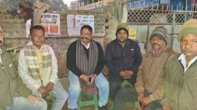 बंदगांव: बंदगांव प्रखंड के कराईकेला में भाजपा महामंत्री प्रताप कटियार ने संगठन मजबूती को लेकर कार्यकर्ताओं संग की बैठक