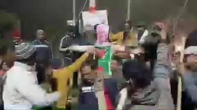 गोलमुरी-सह-जुगसलाई: कदमा में बांग्लादेश में हिंदुओं पर अत्याचार के विरोध में पुतला दहन