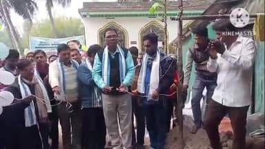 দেশপ্রাণ: ফৌদারচক সংসদের একটি কংক্রিটের ড্রেন নির্মাণের শুভ উদ্বোধনে উপস্থিত পঞ্চায়েত সমিতির সভাপতি বিকাশ চন্দ্র বেজ