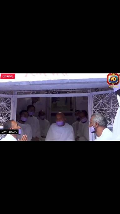 जैन धर्म त्याग, संयम और अहिंसा का सबसे बड़ा प्रतीक है।
यह वह धर्म है जहाँ नाम, शोहरत, सत्ता और आधुनिक सुविधाओं का त्याग ...