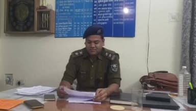 रफीगंज: रफीगंज में प्रशिक्षु डीएसपी ने वाहन चालक को कोहरे में गाड़ी चलाते समय सावधानियां बरतने की दी सलाह, लोगों को किया जागरूक