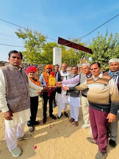 बामनवास, सवाई माधोपुर:
विद्या भारती विद्यालय आदर्श विद्या मंदिर से पढ़ाई कर निकले विद्यार्थी ने किया विद्यालय के साथ सा...