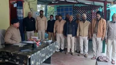 कुमारखंड: श्रीनगर थाना परिसर में साप्ताहिक परेड का आयोजन हुआ, थाना अध्यक्ष मौजूद रहे