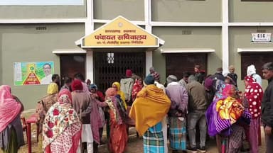 जमुआ: तेलोडीह पंचायत सचिवालय में बढ़ती ठंड को देखते हुए गरीब व असहाय लोगों के बीच कंबल वितरण कार्यक्रम आयोजित किया गया