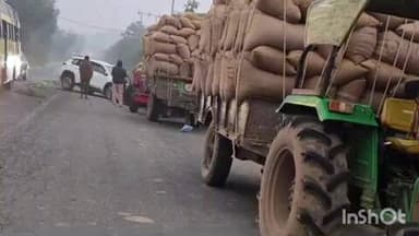 ଧମା: ବରଗାଁ ଶାନ୍ତି ରାଇସ ମିଲ ସମ୍ମୁଖରେ ଧାନ ବୋଝେଇ ଟ୍ରାକ୍ଟର କୁ ଧକ୍କା ଦେଲା କାର , ଜଣେ ଆହତ