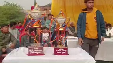 लालगंज: लालगंज प्रीमियर लीग के रोमांचक मुकाबले में केशव स्टार-11 ने जीत दर्ज कर ट्रॉफी अपने नाम की