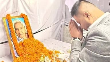 रंगरा चौक: विधान पार्षद संजीव कुमार सिंह की दादी के चित्र पर हजारों लोगों ने दी श्रद्धांजलि