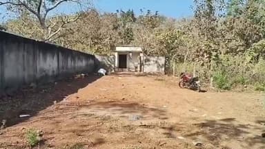 खंडवा: सीएम राइज स्कूल के पास जर्जर पोस्टमार्टम भवन, विद्यार्थियों के लिए मानसिक भय का कारण