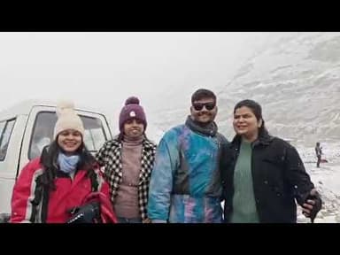 शिंकुला दर्रे पर ताज़ा बर्फबारी.