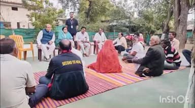 होशंगाबाद नगर: नर्मदापुरम: राज्यसभा सांसद माया नारोलिया ने मनवाड़ा में दो युवकों की मौत के बाद परिजनों से मुलाकात की