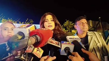 *प्रयागराज बिहू अटैक फिल्म के प्रमोशन के लिए प्रयागराज के नाज़ हास्पिटल में पहुंचे बॉलीवुड सितारे और सितारों को देखने के...