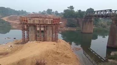 କୁଚିଣ୍ଡା: କୁଚିଣ୍ଡା ଝୁଲେନ୍ ପୋଲ ନିର୍ମାଣ କାର୍ଯ୍ୟସ୍ଥଳ ପରିଦର୍ଶନ କଲେ ମନ୍ତ୍ରୀ ରବି ନାଏକ