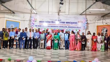 વાલિયા: વાલિયા તાલુકાના રૂપનગર સ્થિત પીએમ શ્રી સ્કૂલ ખાતે ભૂતપૂર્વ વિદ્યાર્થીઓની બેઠક મળી હતી.